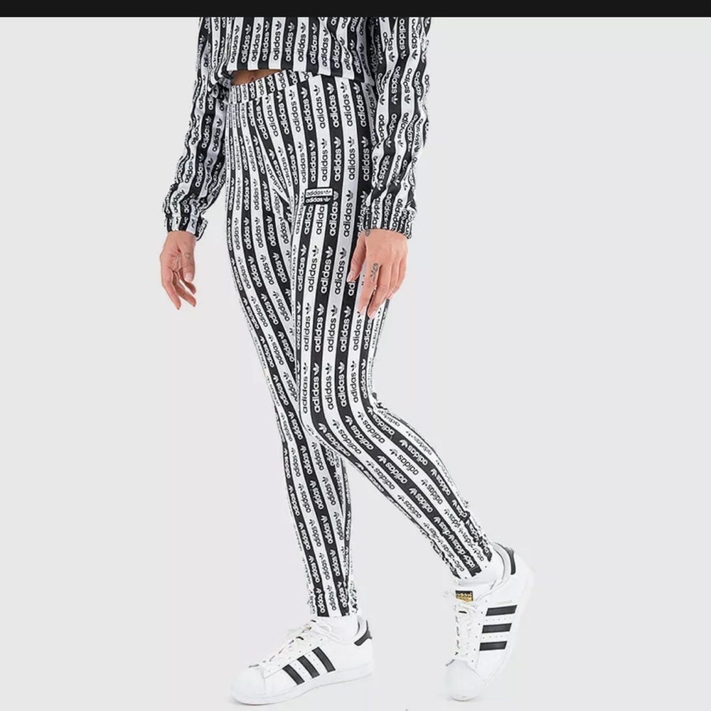Adidas black and white Striped logo set